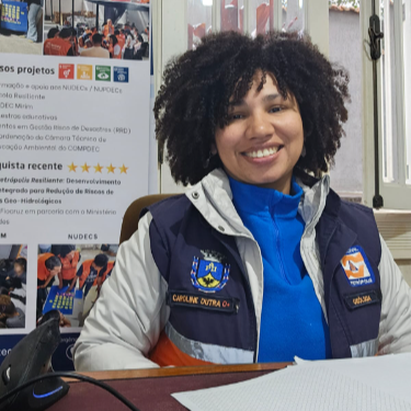 Desenvolvimento Urbano Integrado com enfoque na Redução de Riscos de Desastres Geo-hidrológicos - DUI-RRD Cidades ana caroline  duarte dutra Geóloga  Prefeitura de Petrópolis